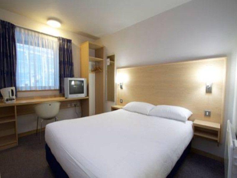 Travelodge Glasgow Airport Hotel Exterior foto