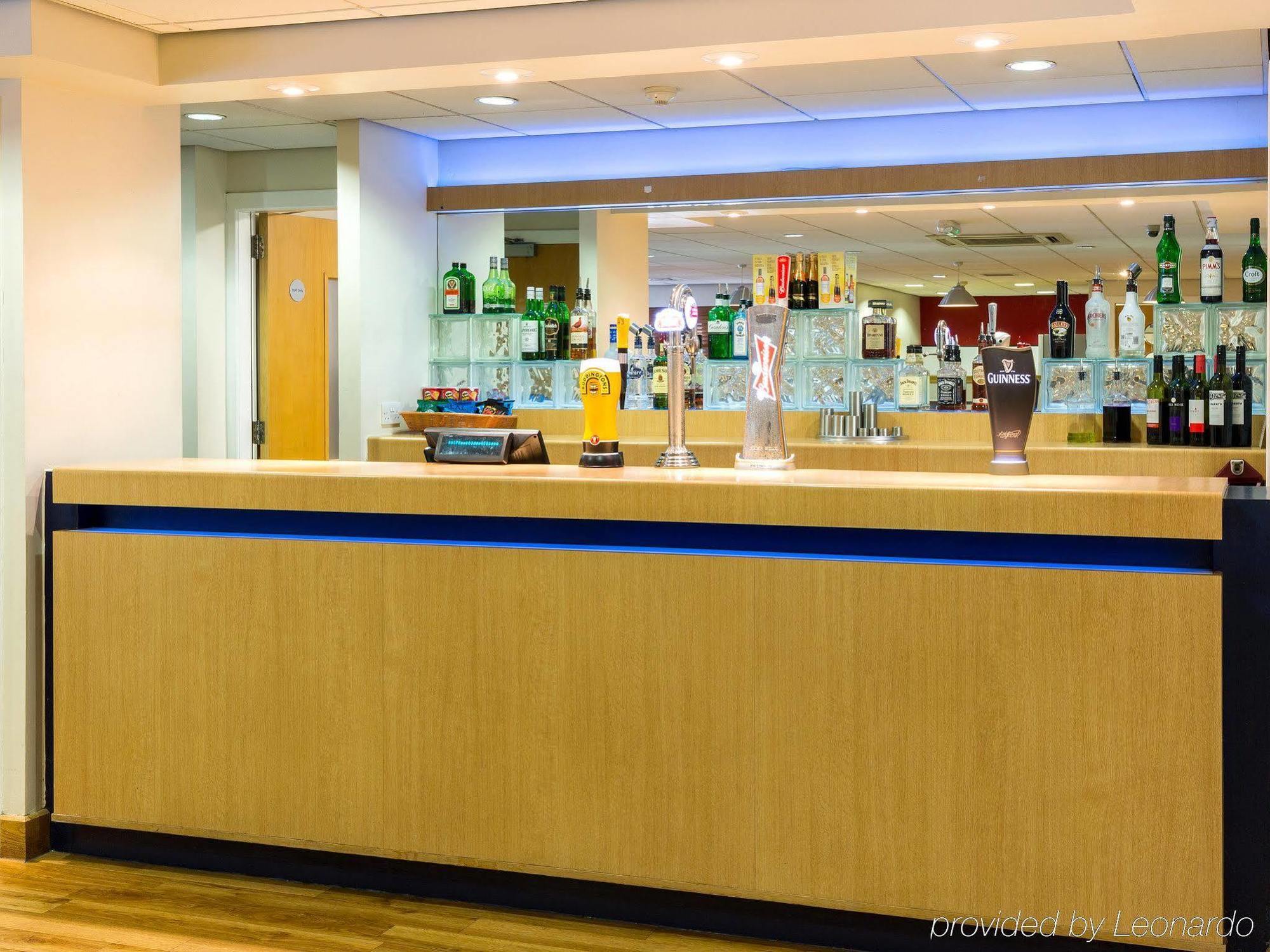 Travelodge Glasgow Airport Hotel Exterior foto